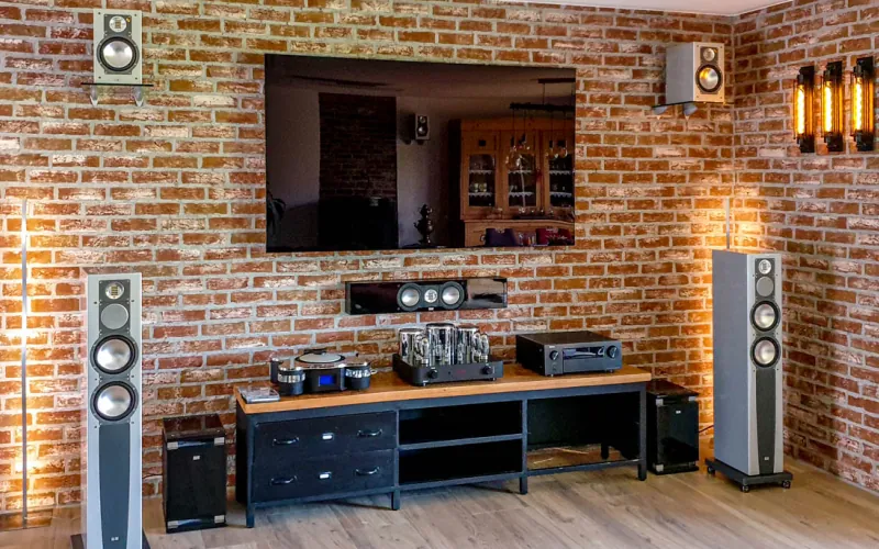 Klinkerriemchen Antik rustik - TV-Wand