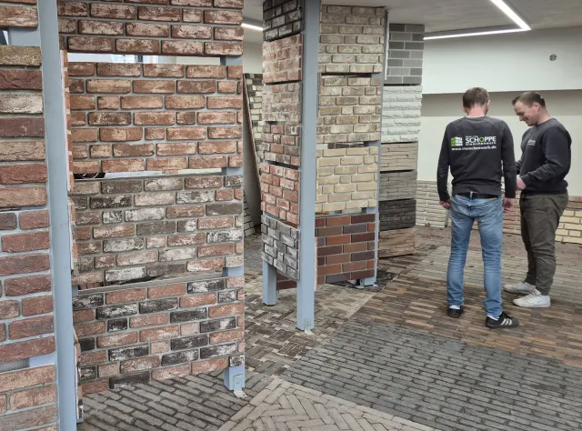 Beratungssituation in der Riemchenwerk Ausstellung