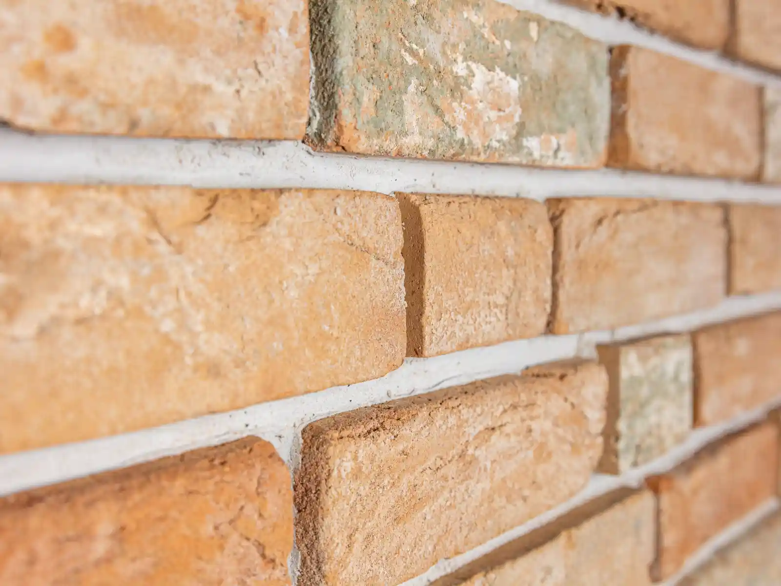 Backsteinriemchen Mediterran Finca terracotta schraege Ansicht mit grauer Fuge