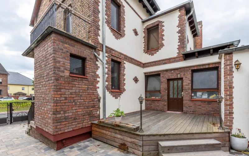 Backsteinriemchen Feldbrand - Hausfassade mit Ornamenten