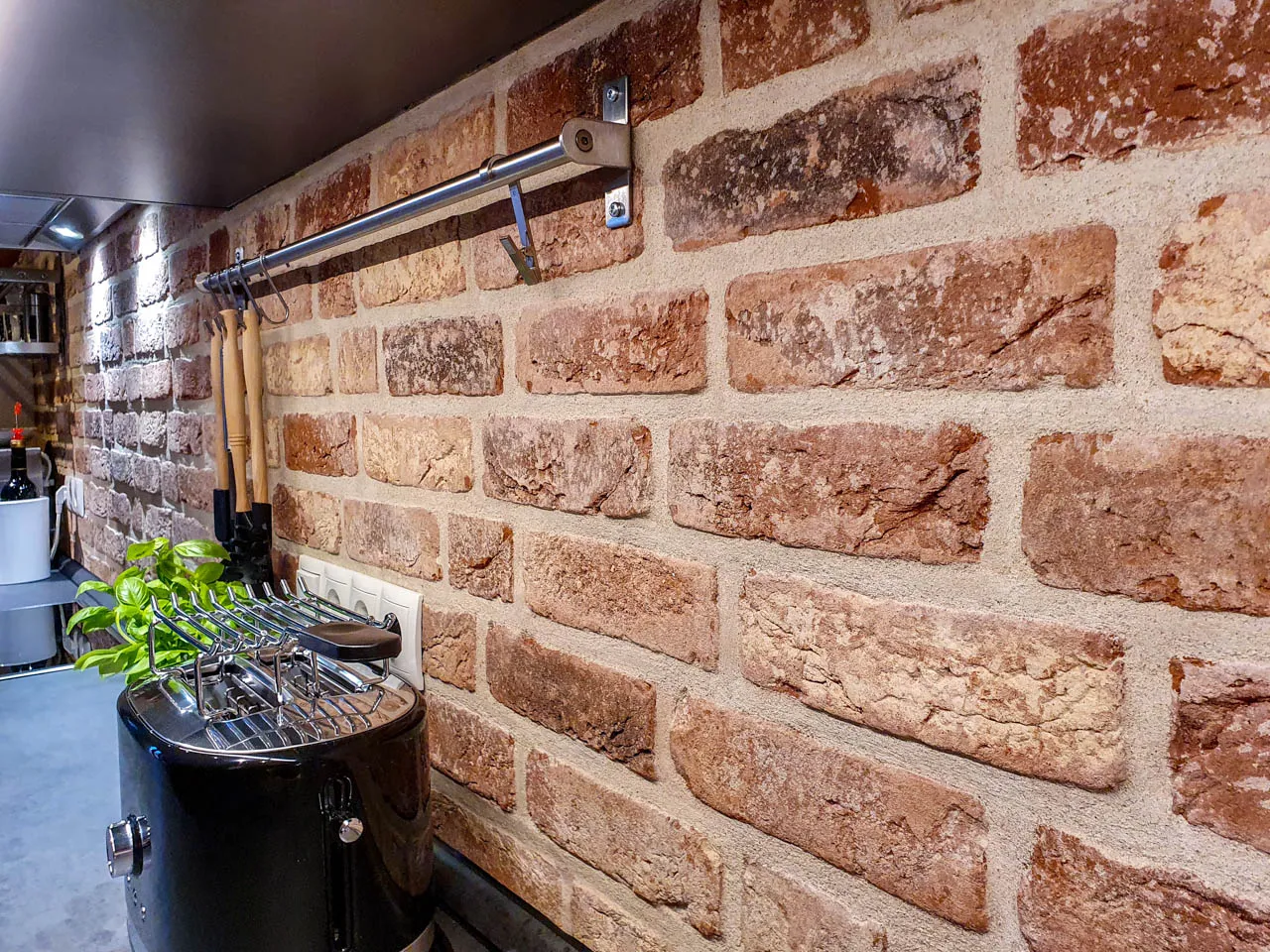 Kuechenrueckwand Backsteinriemchen Antik edel rot geschlaemmt verfugt