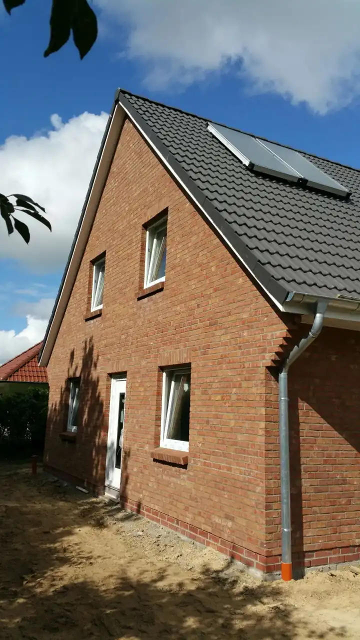 Einfamilienhaus mit den Steinen Exquisit rot als Hausfassade