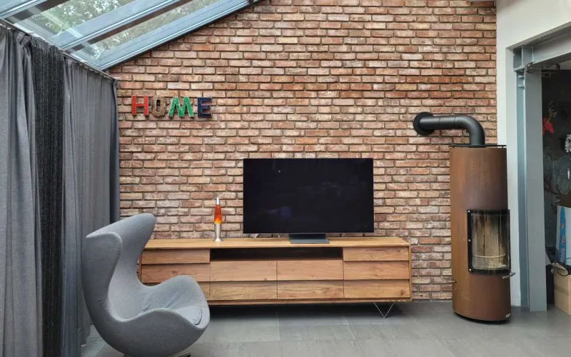 Backsteinriemchen Antik edel - TV-Wand / Ofenrückwand