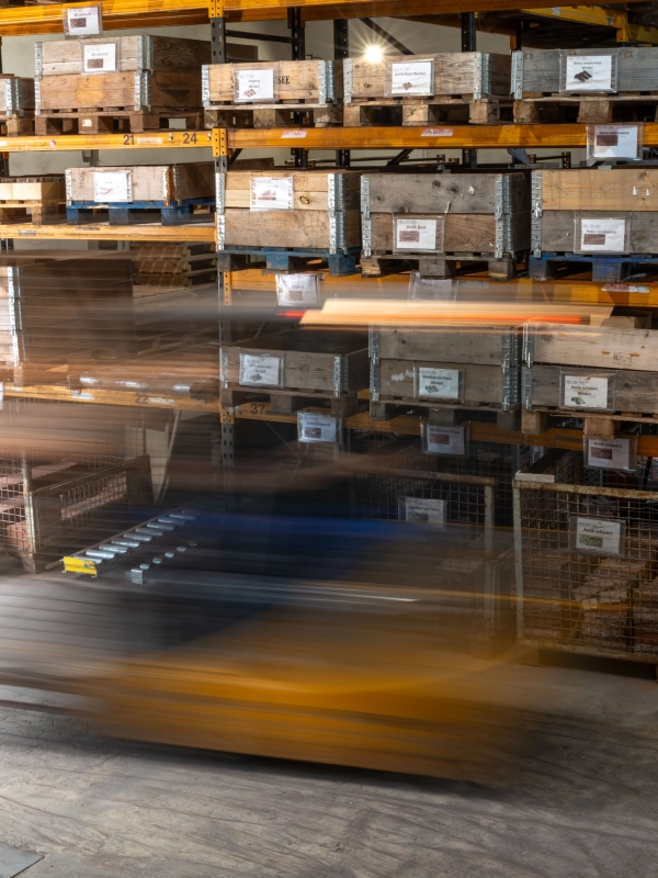 Riemchenwerk Lager und Logistik it Hochregalen. Unsere Riemchen sind Lagerware und immer schnell lieferbar.