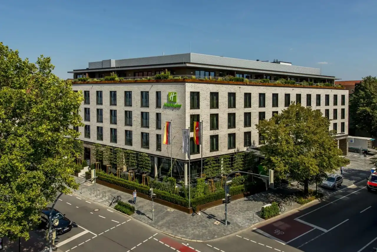Hotelfassade mit der Riemchensorte Titan Argo in grau