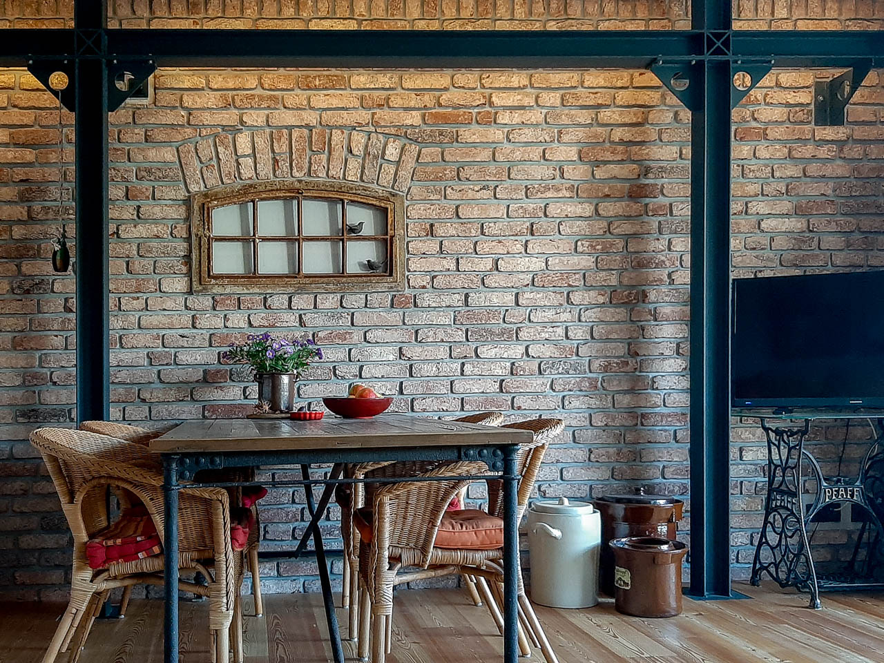 Esszimmer mit Backsteinriemchen