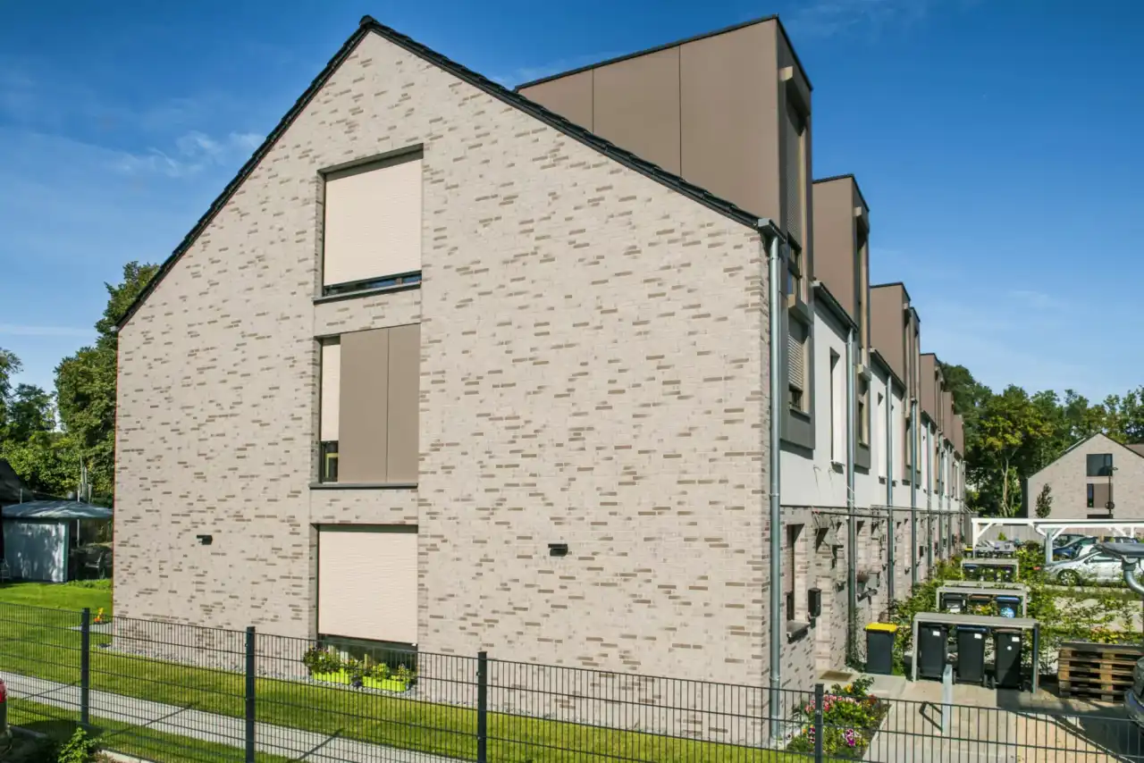 Reihenhaus mit Hausfassade Titan Argo