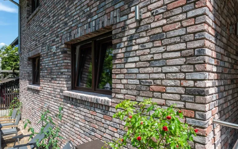 Backsteinriemchen Antik schwarz - Fensterbankklinker