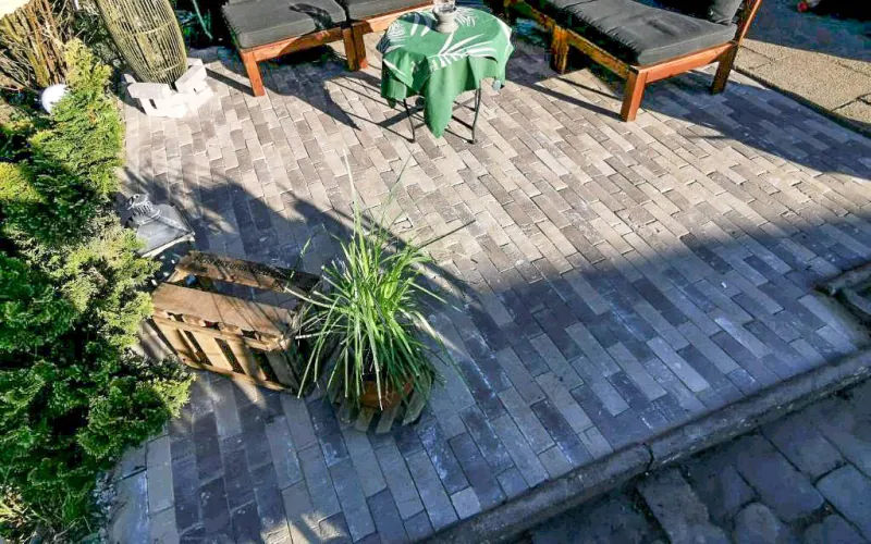 Klinkermittelstücke grau - Terrassenboden
