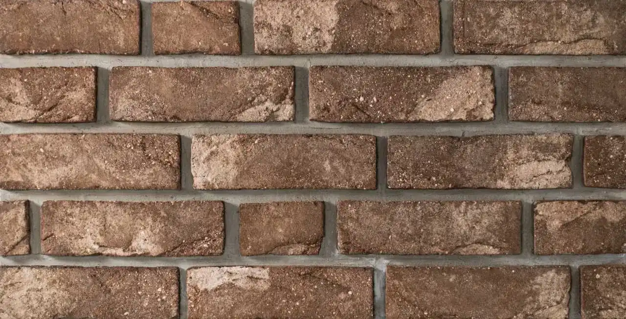 Alt römisch an einer Wand mit Schattenfuge Alt römisch an einer Wand mit Schattenfuge