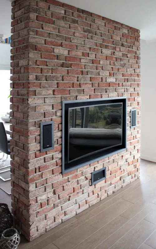 Backsteinriemchen Antik classic - TV-Wand