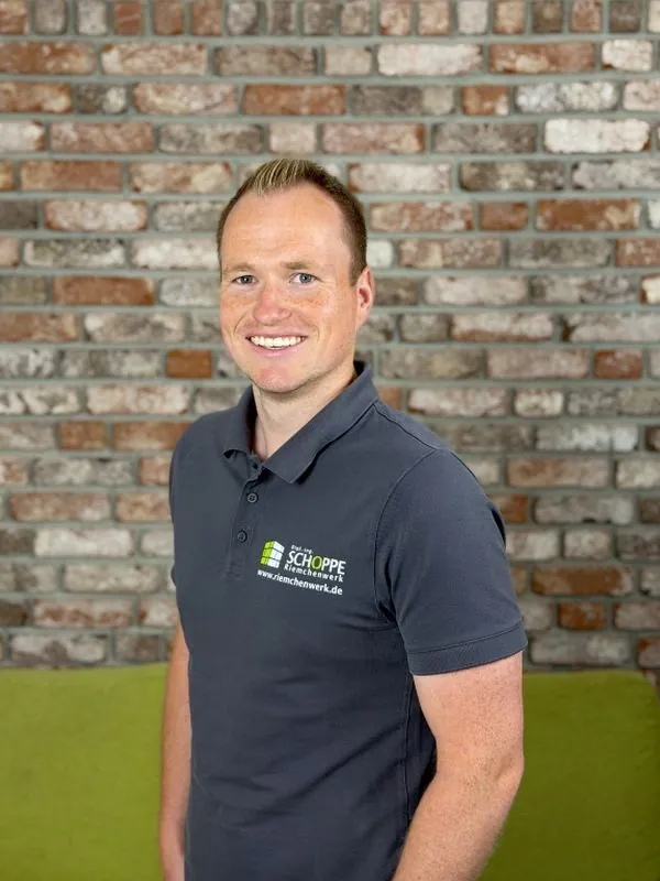 Niklas aus dem Team vom Riemchenwerk. Sein Zuständigkeitsbereich ist der Einkauf, Logistik, Organisation und Planung.