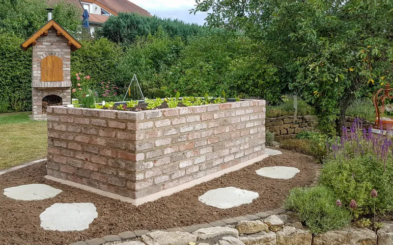 Klinkermittelstücke rot / braun - Hochbeet