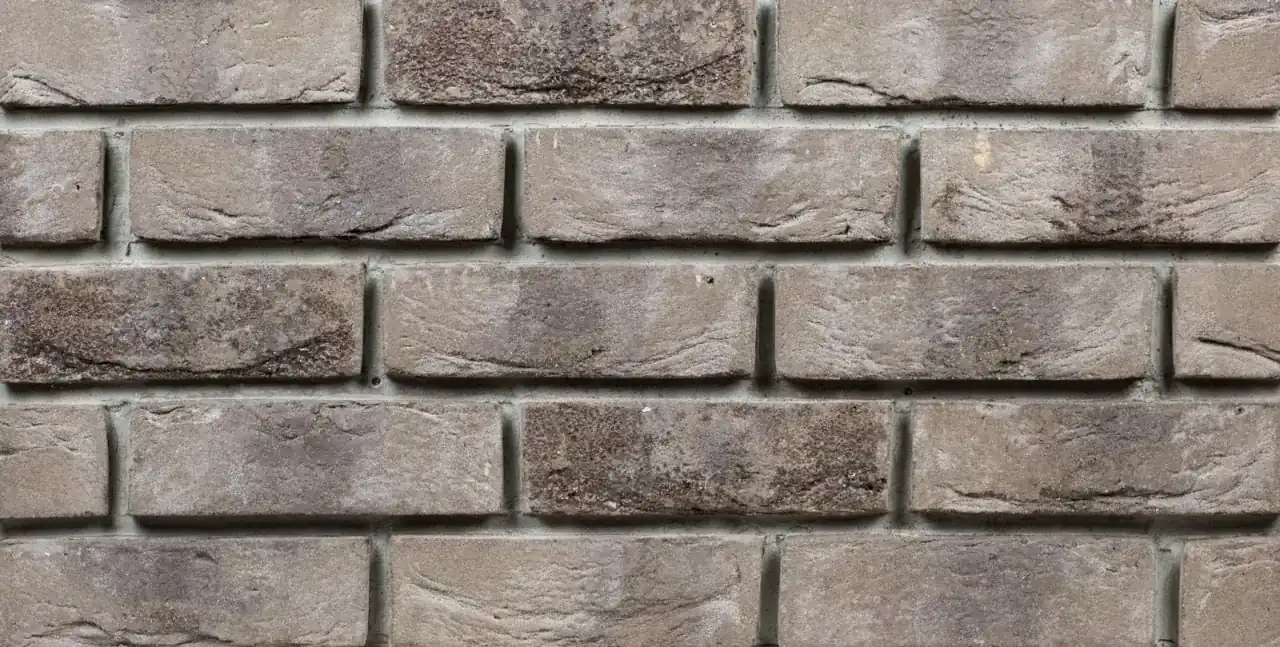 Klinkersorte Lava an einer Wand mit Schattenfuge Klinkersorte Lava an einer Wand mit Schattenfuge