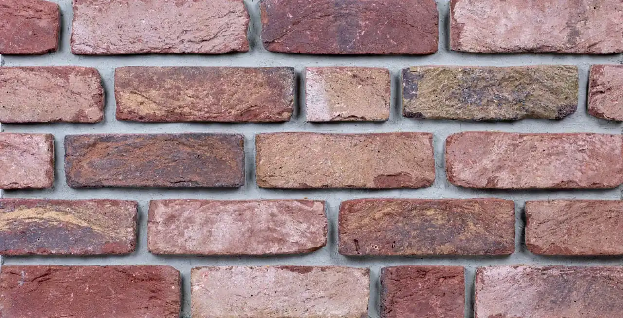 Klinkerwand der Sorte Antik historisch mit Schattenfuge Klinkerwand der Sorte Antik historisch mit Schattenfuge