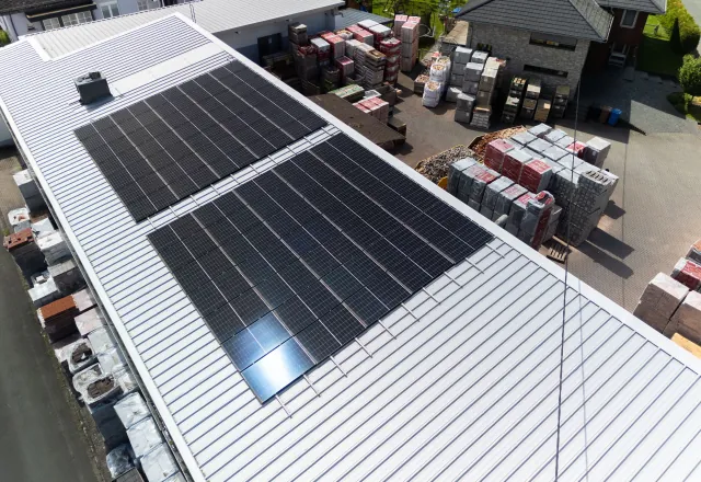 Das Riemchenwerk ist voll ausgestattet mit Solar- und Photovoltaik für eine stromsparende und nachhaltige Produktion und Unternehmensprozesse.