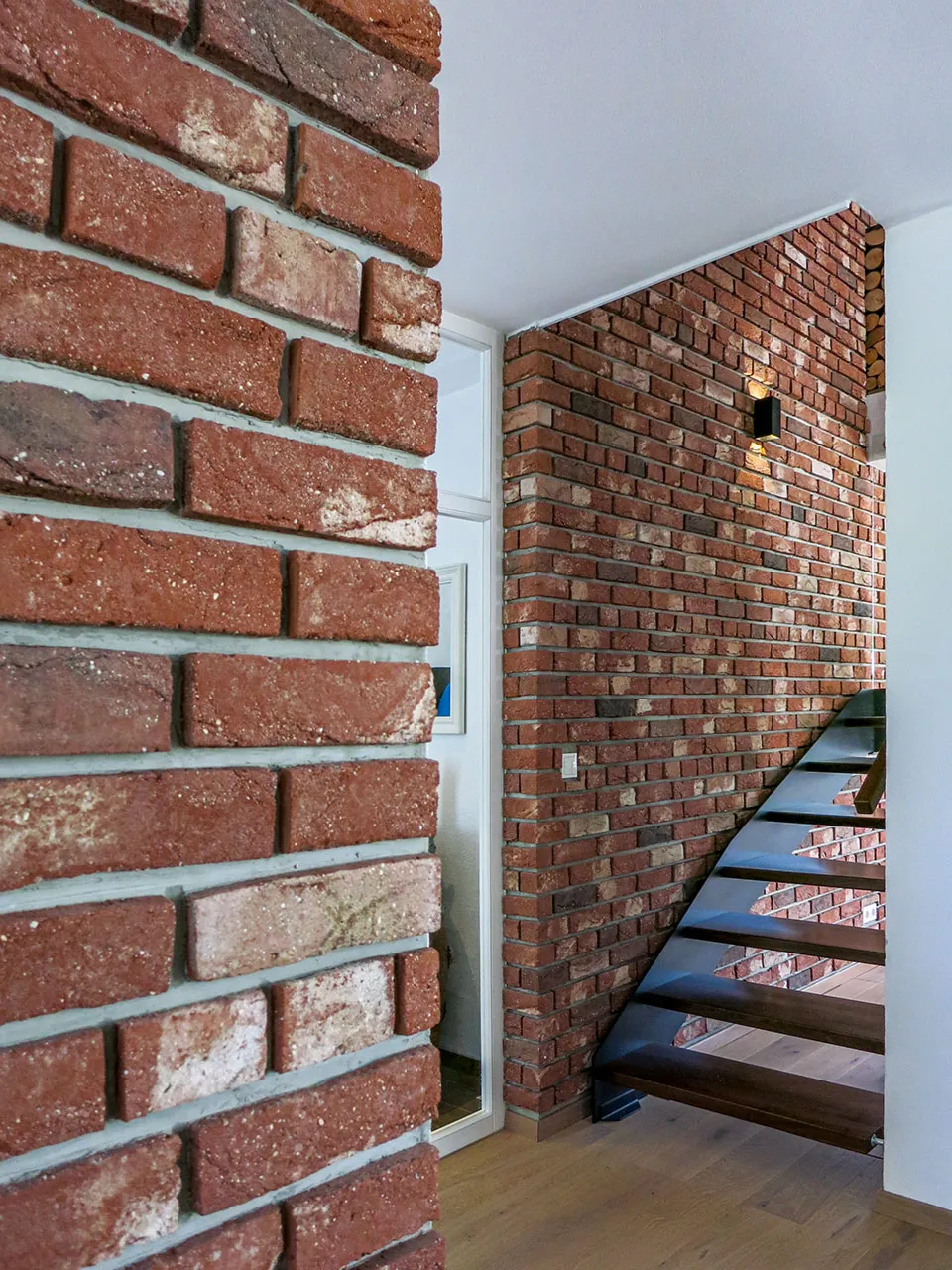 Treppenhaus Wand Mix aus Klinkerriemchen Schloss barock und Neu roemisch