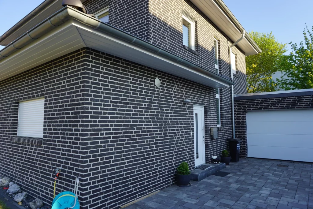 Klinkerriemchen Urban graphit - Einfamilienhaus
